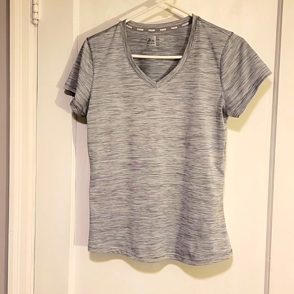 2 Activewear Tops - Picture 2 of 9
